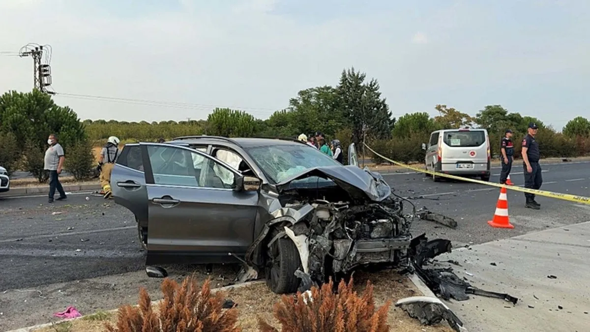 İzmir’de feci kaza: 2 ölü, 3 yaralı