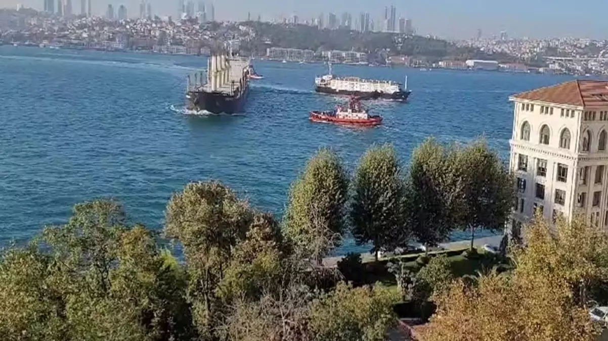 İstanbul Boğazı’nda 2 yük gemisi çarpıştı