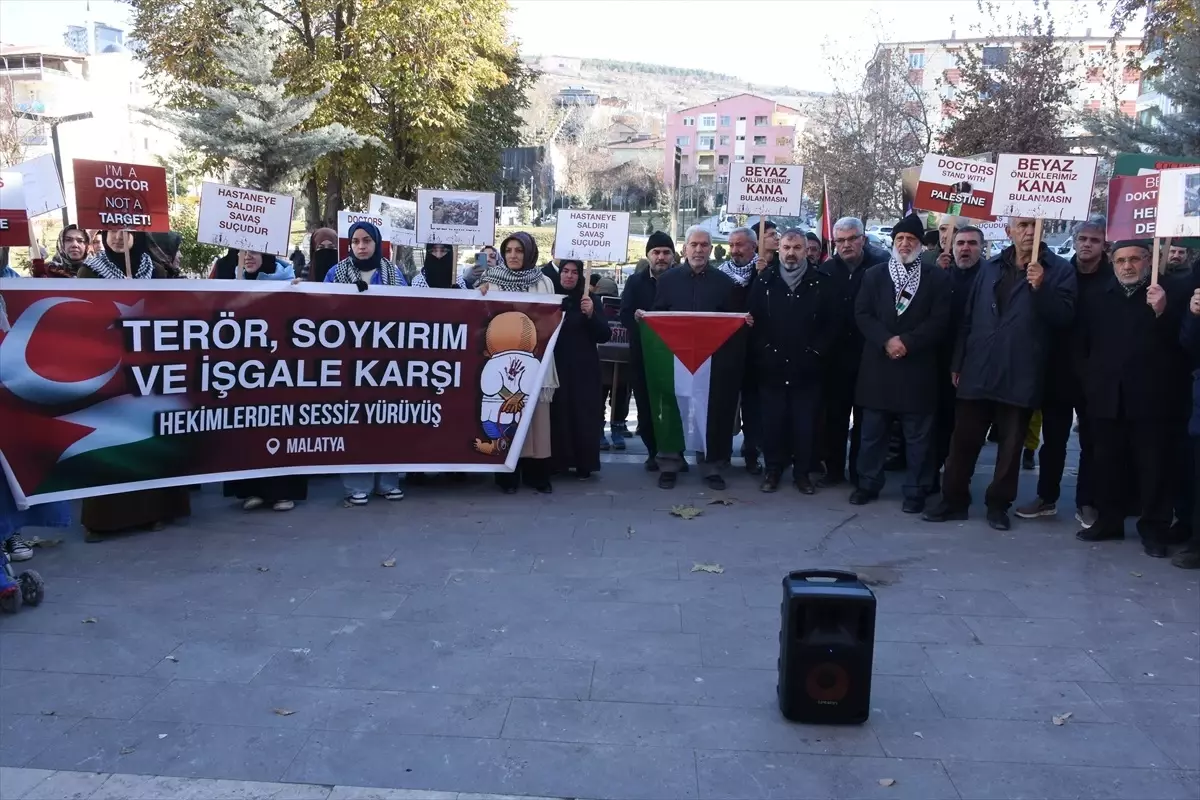 Malatya’da sağlık çalışanları İsrail’i protesto etti