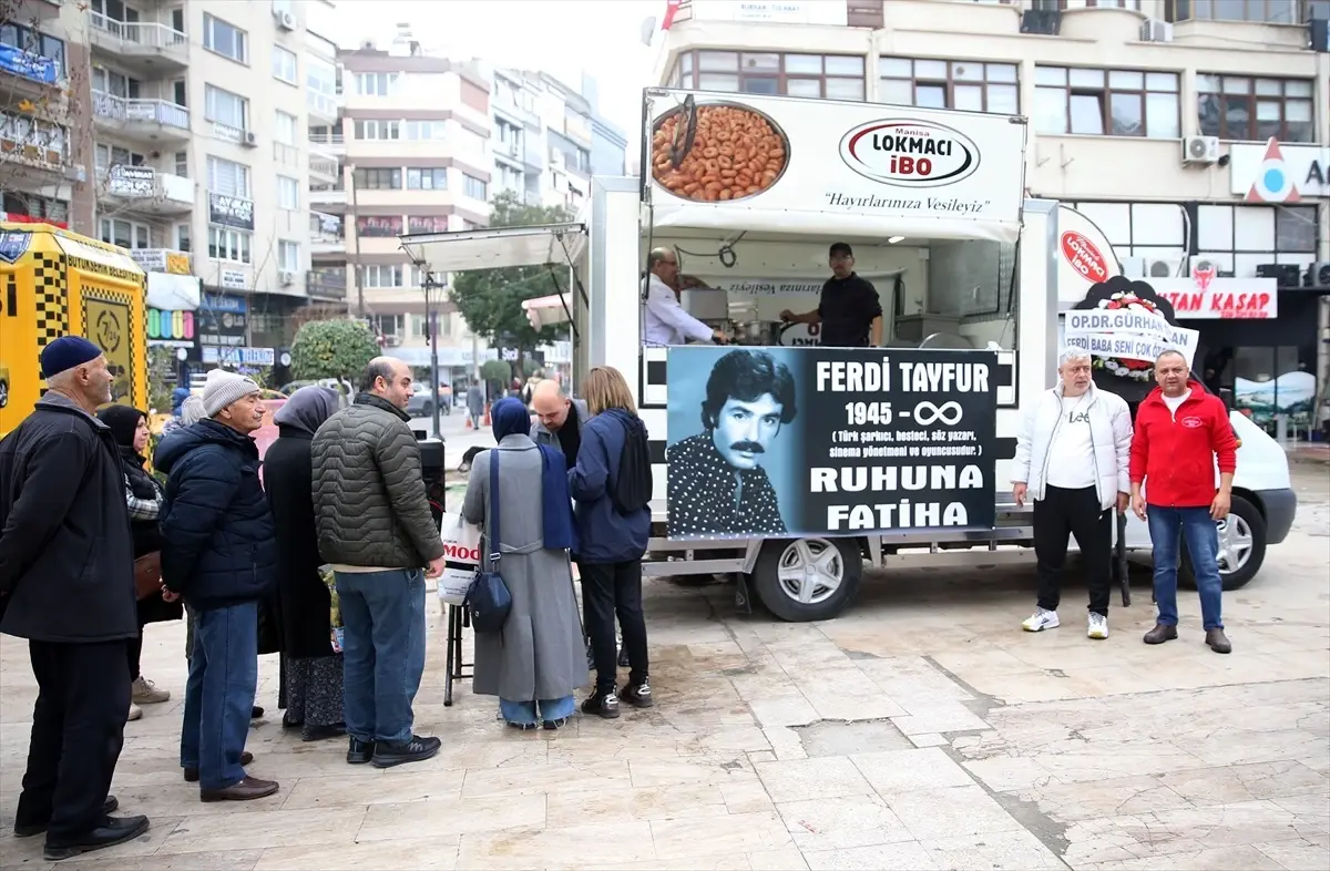 Manisa’da Ferdi Tayfur Anısına Lokma Dağıtımı